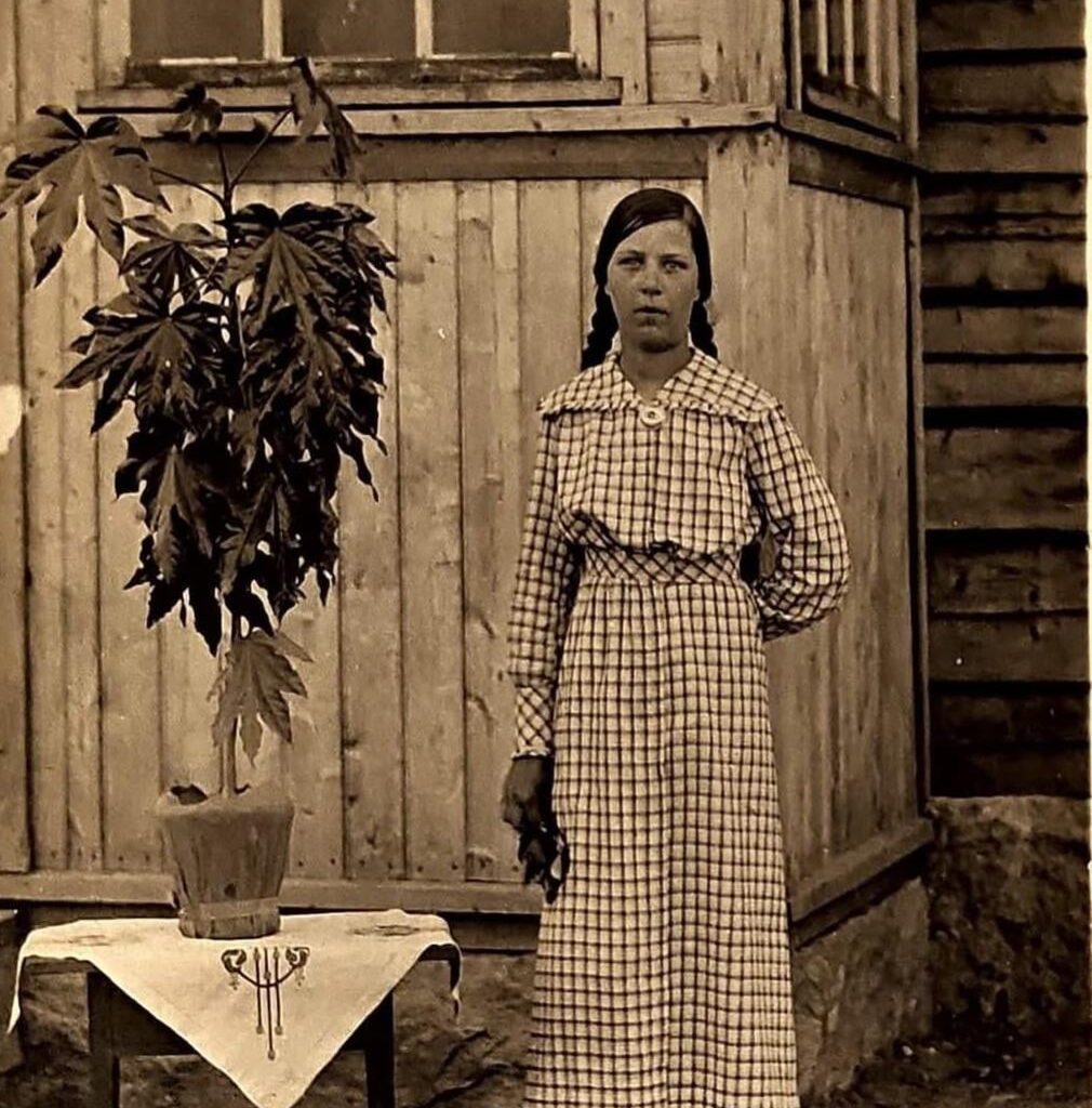 Why does Finnish people are very good in keeping a good quality old pictures/video?