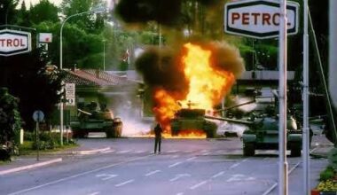 Malo za sprostitev :) Odločil sem se upočasniti eno Slovensko anti-vojno pesem (Soldat-Pomaranča)