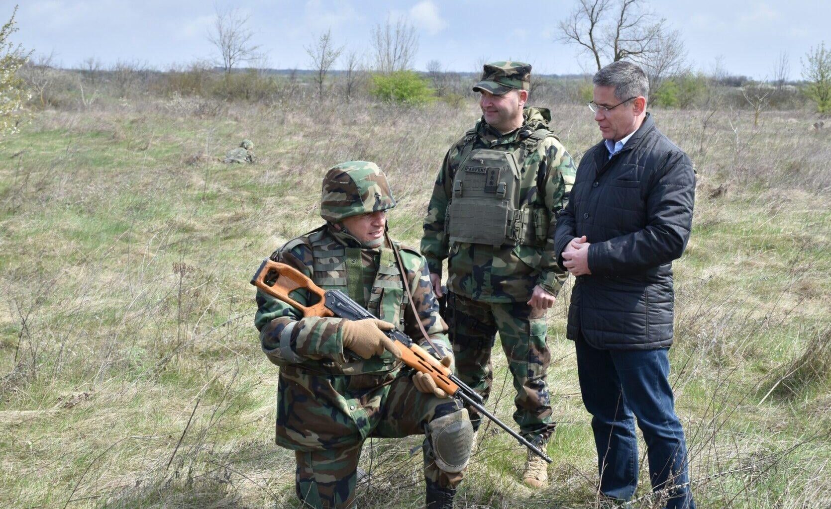 Armata Republicii Moldova renunță la Kalașnikov