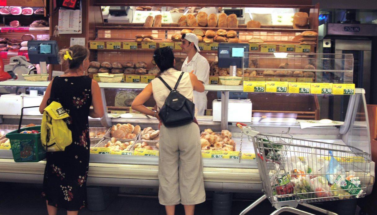 Antitrust avvia una indagine sui prezzi degli alimentari nella GDO: negli ultimi 4 anni i prezzi sono aumentati molto più dell’inflazione generale ma i produttori agricoli fornitori sono sempre più in difficoltà