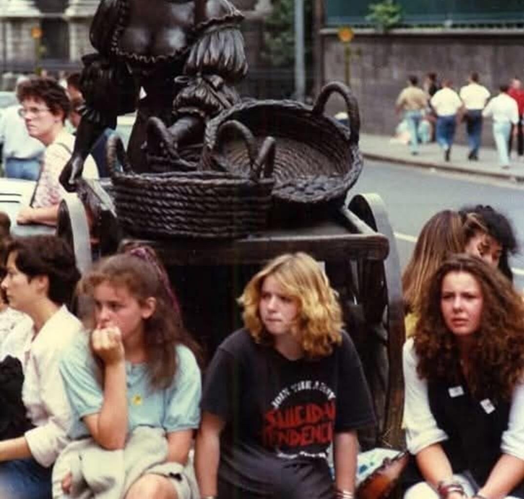 Her knockers untouched in 1989, the original location of Molly Malone statue, bottom of Grafton Street.