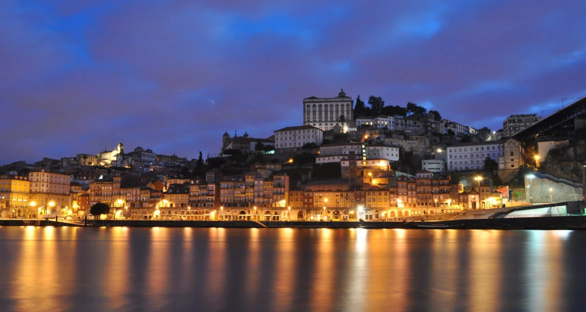 Ribeira do Porto ao amanhecer