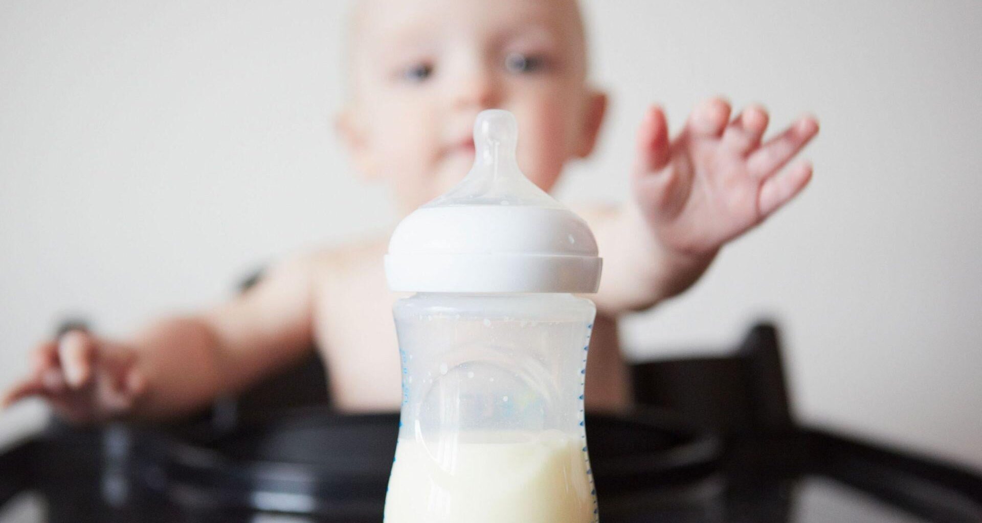 Un premier cas d’intoxication lié au lait infantile Nestlé confirmé en Belgique - RTBF Actus