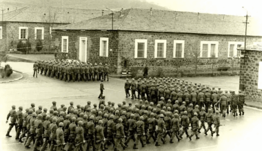 A tutti quelli terrorizzati dalla reintroduzione della leva in Italia, mi spiegate dove l'eventuale governo suicida che volesse farlo dove troverebbe i soldi? E dove metterebbe i soldati, visto che le caserme sono state dismesse?