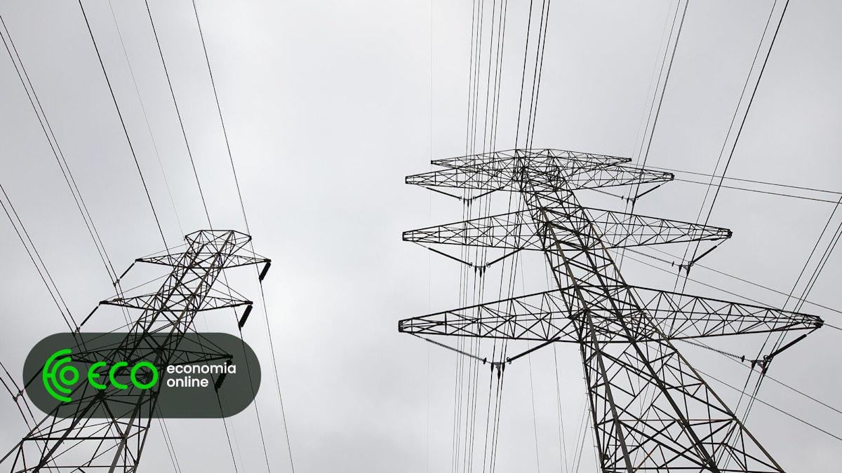 Kristin derruba 61 postes de muito alta tensão. Quase 800 quilómetros de rede danificados