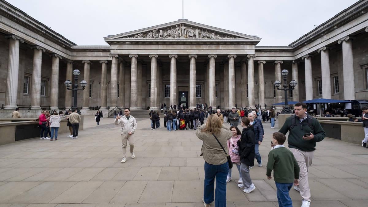 Treasury tried to axe free museums for foreign tourists in Budget