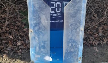 What will they do with these abandoned 20 Minutes newspaper dispensers?