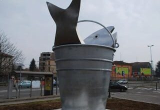 Sculture brutt... Particolari delle vostre città