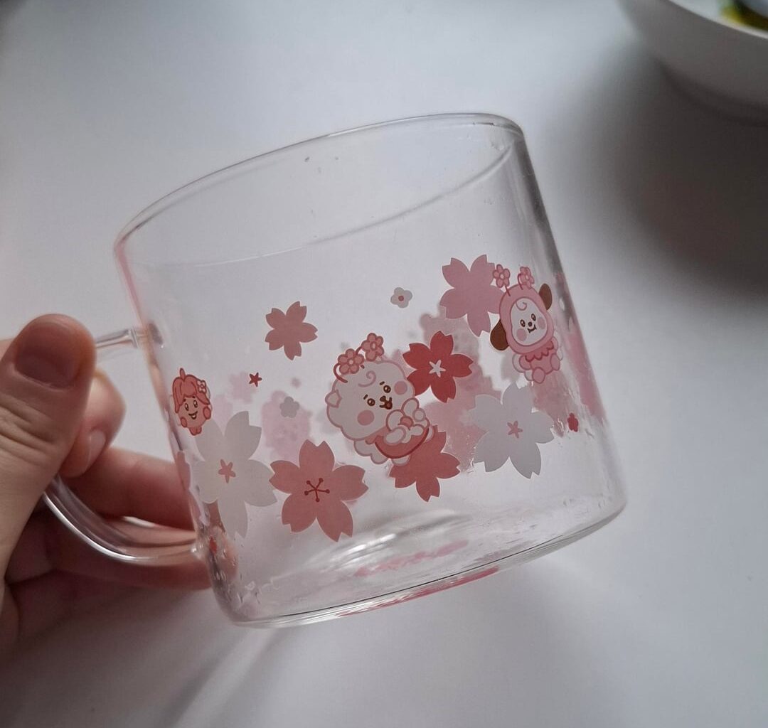 Plaisa krūzes apakšā