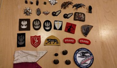 Dostałem dzisiaj tą kolekcje i chciałbym wiedzieć czy któraś z tych rzeczy jest warta uwagi. Nie mam zamiaru tego sprzedawać, ale chciałbym poznać ich historię