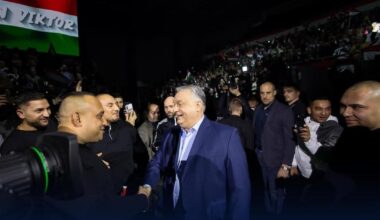 Alternatív valóság - Lázár mondatai után ezt tényleg sikerült postolni?