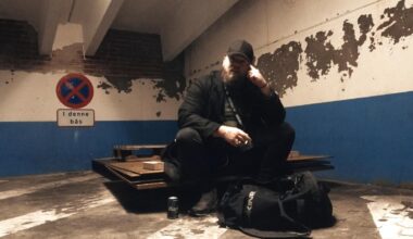 Noah træder direkte ud fra fængslet til gaden igen og igen. Der er ikke råd til andet