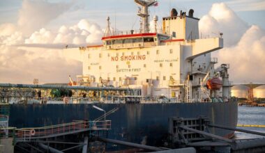 Venezolaanse olie stroomt via Curaçao, premier Pisas vindt het een 'buitenkansje'