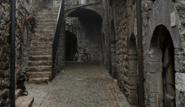 Znáte o nějakém místě tady v ČR, které by vypadalo podobně jako tento Platz? (víc info v popisku)