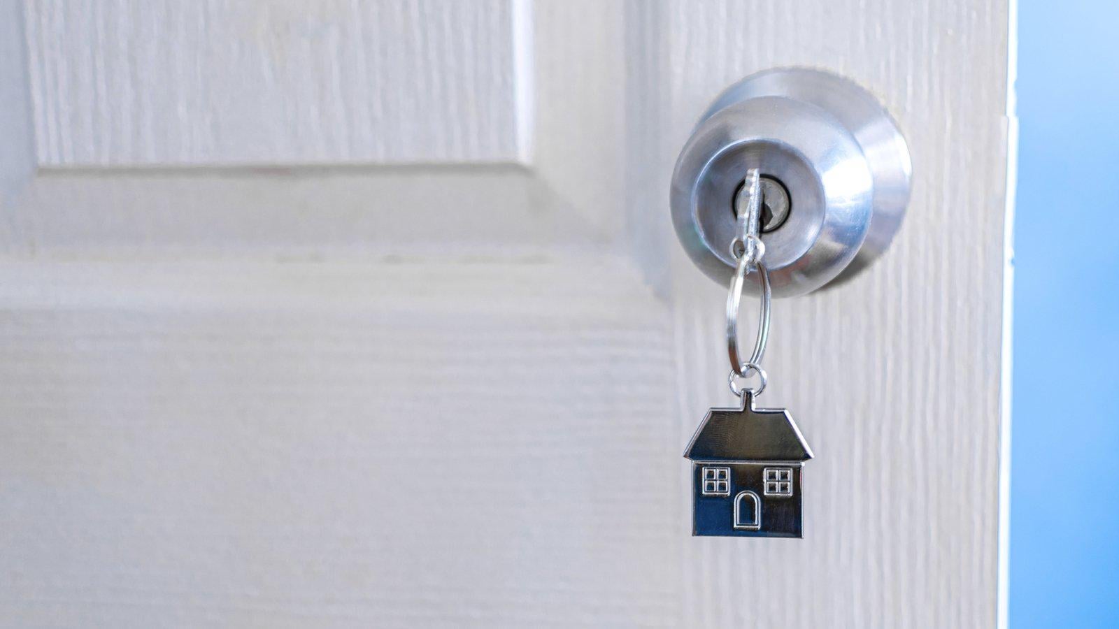 Tánaiste insists not everyone has right to State housing – RTE.ie