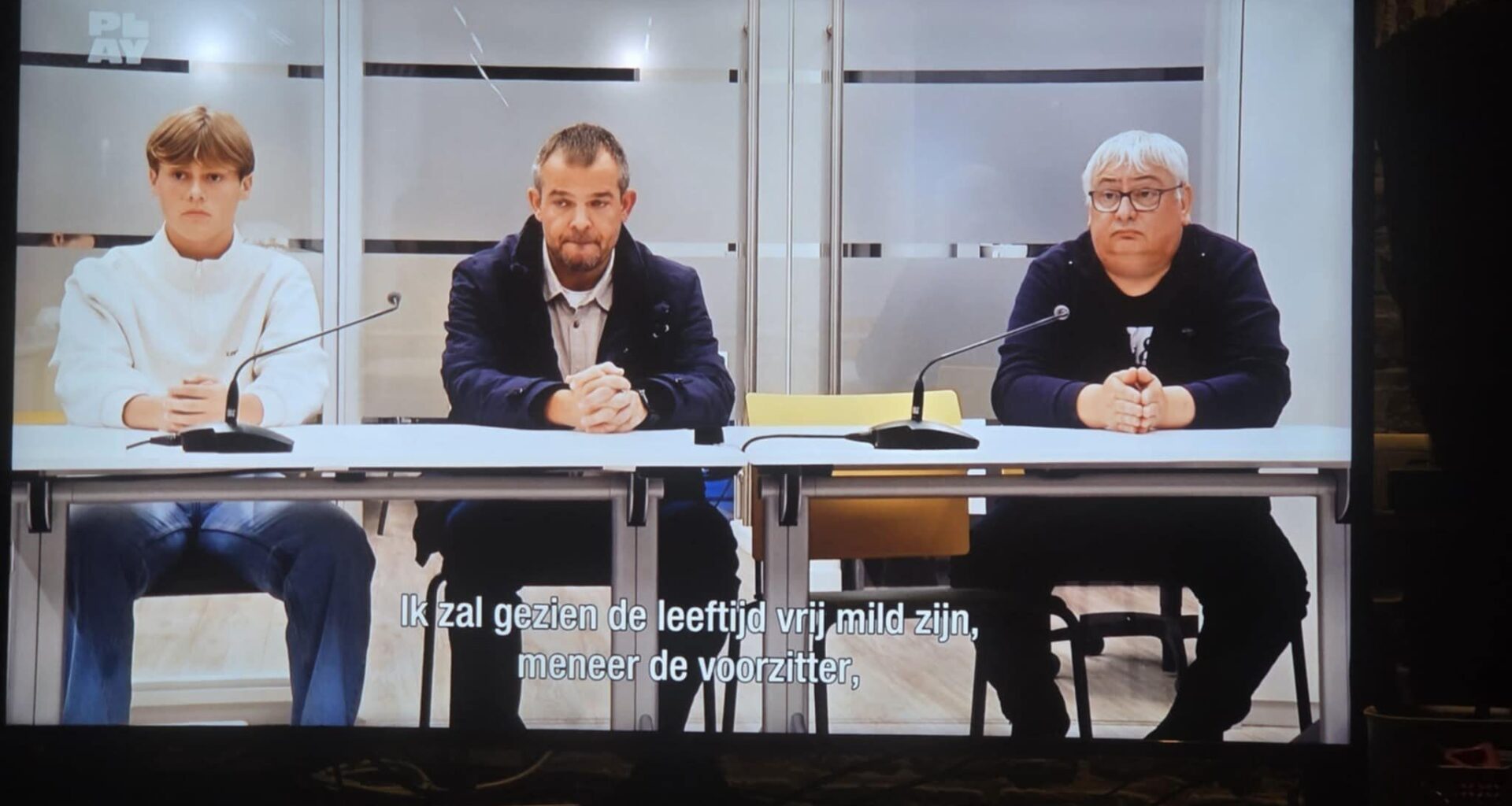 Voor mensen die de rechtbank kijken Kvind deze gast toch wel slim