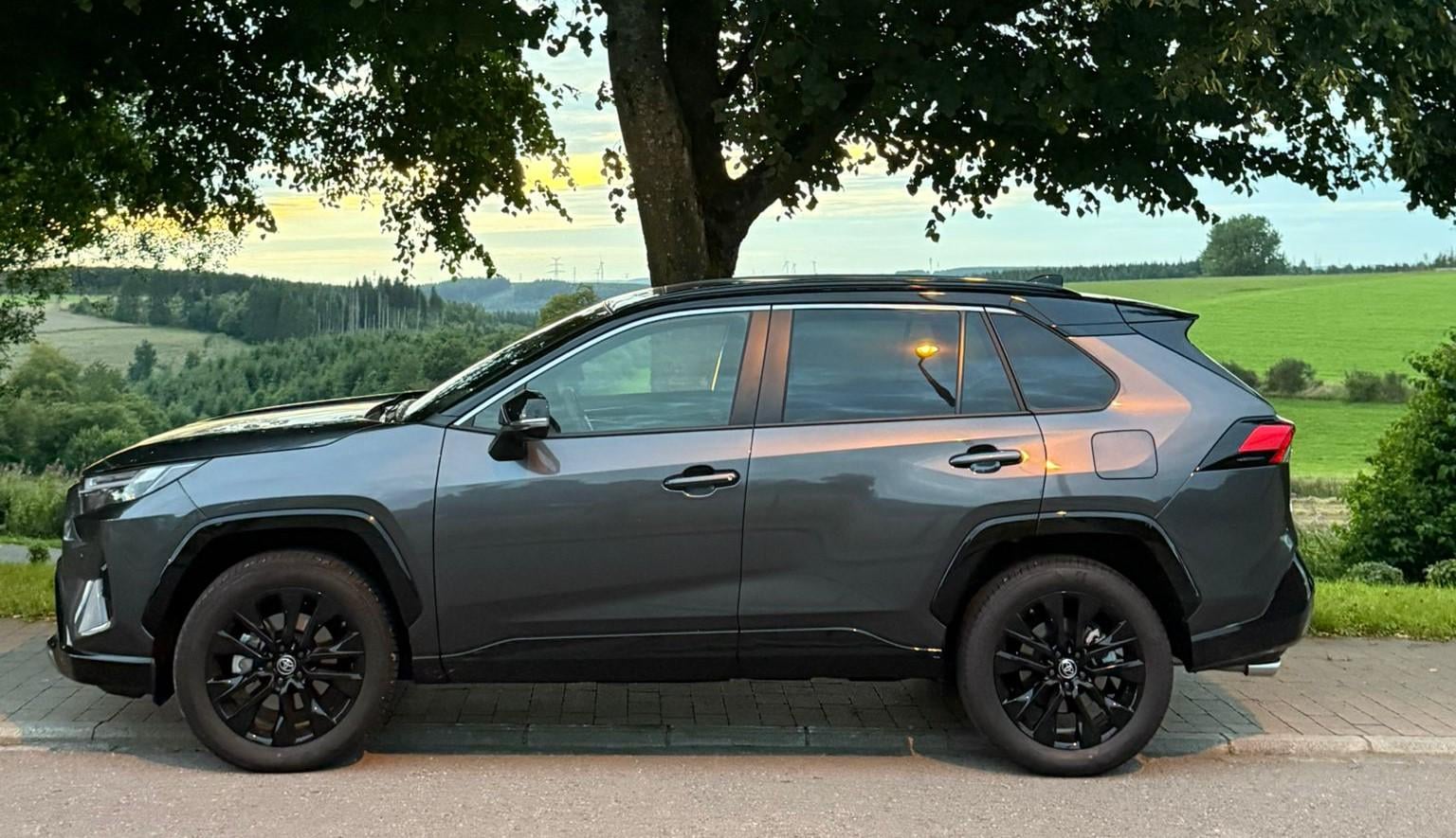 Professional car lease takeover in Luxembourg – 2024 contract, tax advantage, low mileage