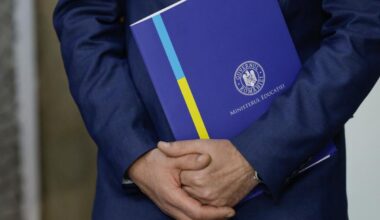SURSE Cine se pregătește să conducă Ministerul Educației, după ce Ilie Bolojan și-a pus pe fugă propriul ministru și a fost refuzat de alți rectori / Premierul își prelungește interimatul în Educație peste termenul „final de ianuarie” anunțat inițial