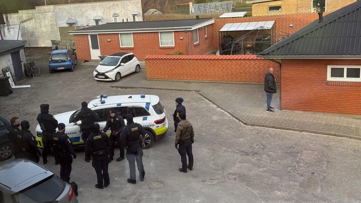 Kæmpe politiaktion: Mand trak kniv og truede politiet