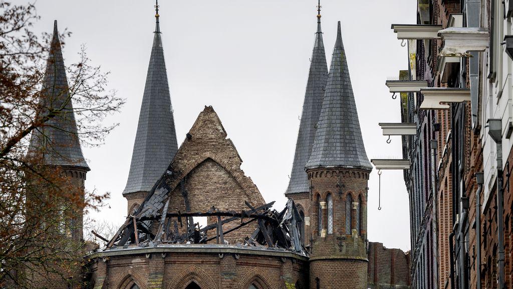 Desinformatie op sociale media over brand Vondelkerk: 'Zorgelijke ontwikkeling'