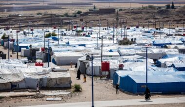 Ung kvinde får fem års fængsel for at tilslutte sig Islamisk Stat: Modtog våbentræning