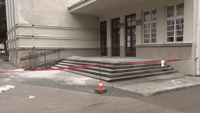 U 3 dana otpao deo fasade gimnazije u Prokuplju i urušio se plafon u školi u Nišu