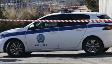 Ρουβίκωνας: «Συγγνώμη, λάθος» για την επίθεση με βαριοπούλες σε εταιρεία στο Μενίδι–Θα την αποζημιώσουν