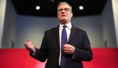 Starmer attacks Farage over ‘botched’ Brexit as he signals talks on EU defence pact