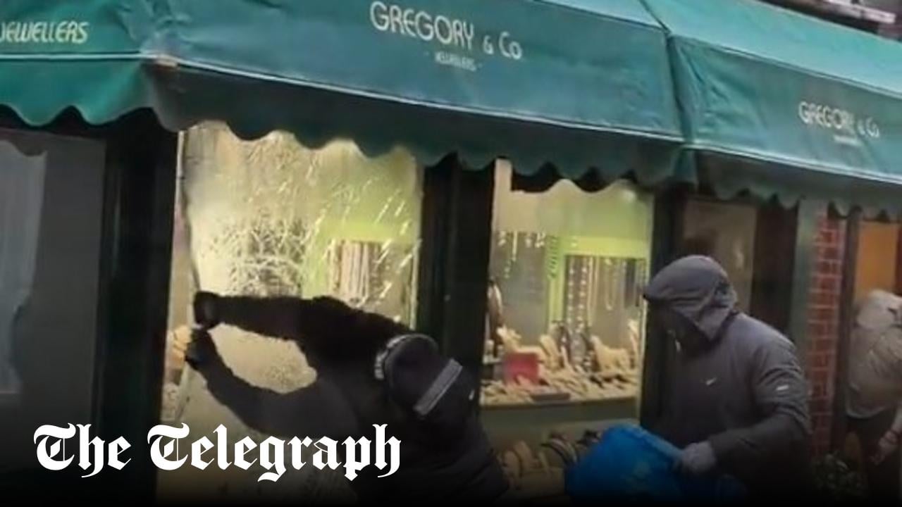 Sledgehammer-wielding robbers raid London jewellers in daylight