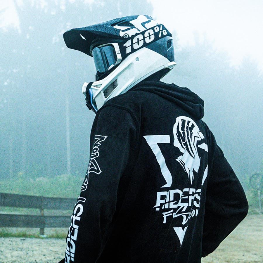 JOB IN BERLIN: Social Media Content Creator (right hand opperator)