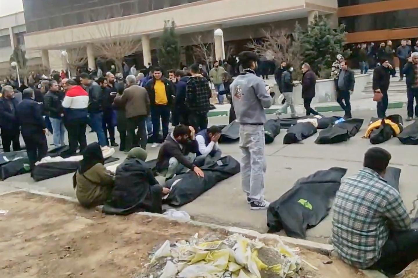 Iran : les médecins et les soignants qui ont secouru les manifestants, nouvelles cibles du régime