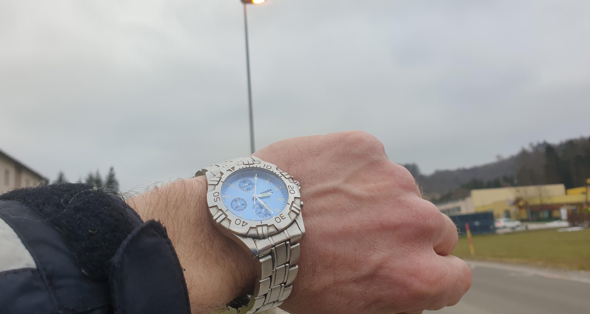 Le poglejte, kako koristna uporaba javne razsvetljave in davkoplačevalskega keša 🙄