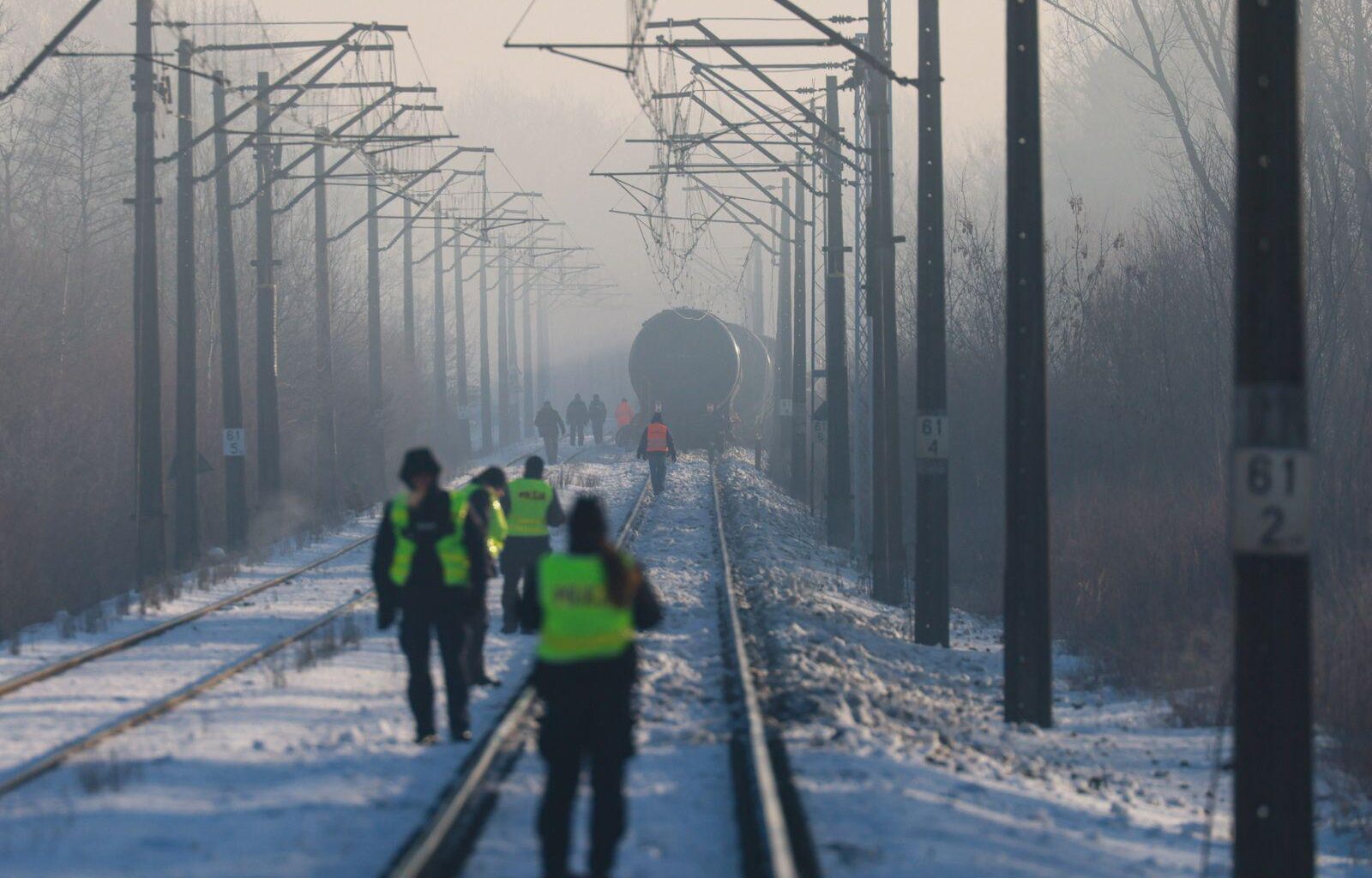 Wypadek kolejowy na Mazowszu. Pociąg zjechał z nasypu