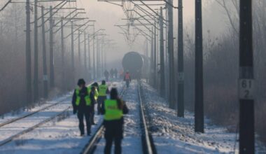 Wypadek kolejowy na Mazowszu. Pociąg zjechał z nasypu