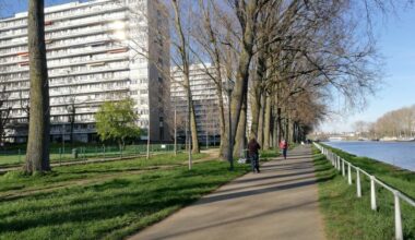 15-jarige in brand gestoken aan Biestebroekkaai in Anderlecht (15 year old doused with petrol and put on fire in Anderlecht)