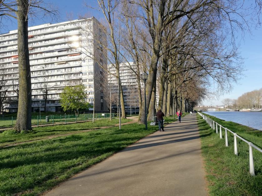 15-jarige in brand gestoken aan Biestebroekkaai in Anderlecht (15 year old doused with petrol and put on fire in Anderlecht)