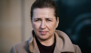 Mette Frederiksen foreslår klasseloft på 14 elever i de mindste klasser - Fra 2028 skal 0.- til 3. klasse maksimalt have 14 elever per klasse, foreslår Socialdemokratiet.