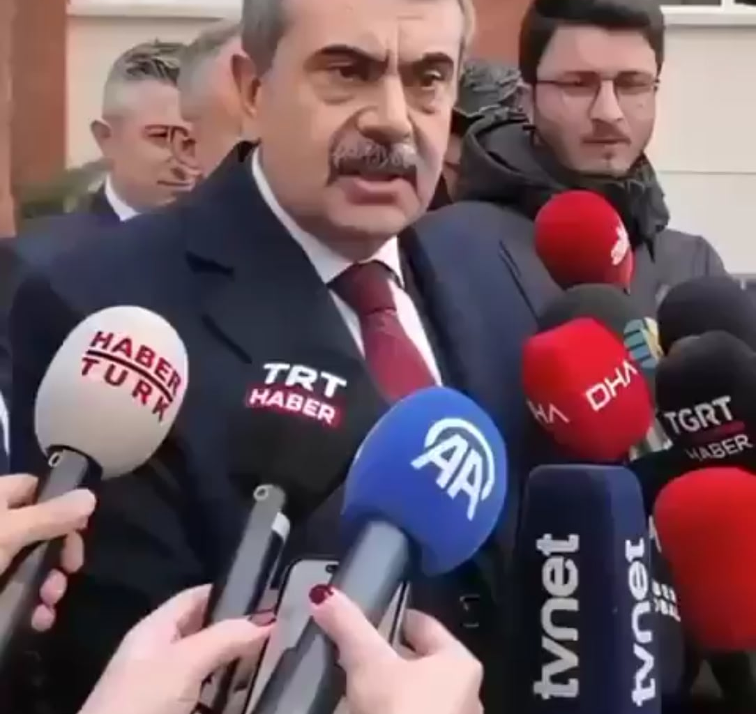 Yusuf Tekin: Ay Yıldız'lı bayrağımızla ilgili farkındalıklar yapılıyor. Ben tüm Türkiye halkına da, tüm milletimize de çocuklarımıza da bu türden farkındalık etkinliklerinde destek olmalarını temenni ediyorum.