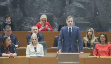 Burna zadnja seja: Mahnič bi ustanovil Trumpov ICE, poslanka Svobode ga je obtožila laži