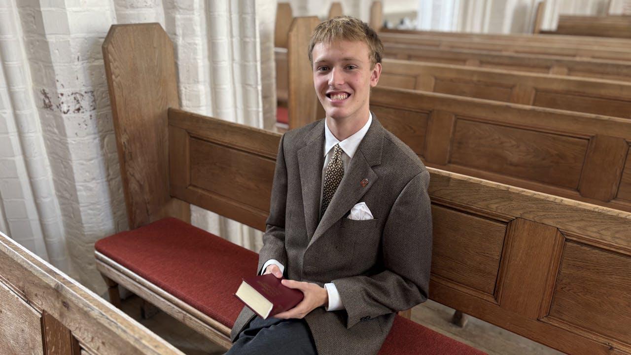 Unge søger mening i kirken – 19-årig var ateist, nu er han fast kirkegænger