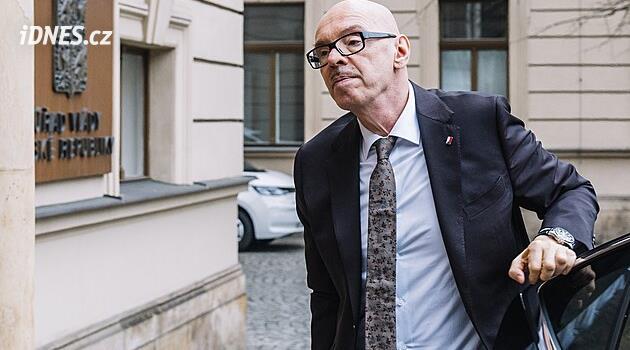 Ministr Klempíř si pozve umělce z demonstrace na Pavlovu podporu