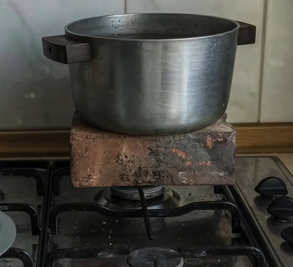 How to survive when your apartment is near freezing. Tips from Kyiv residents.