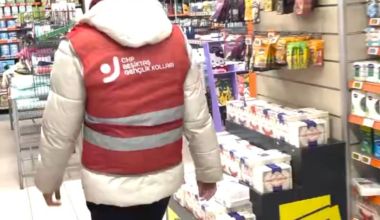 CHP Beşiktaş Gençlik Kolları: Sefalet ücretlerine karşı üretimden gelen gücünü kullandığı için işten atılan ve gözaltına alınan Migros depo işçilerinin yanındayız. #100MigrosİşçisiGözaltında