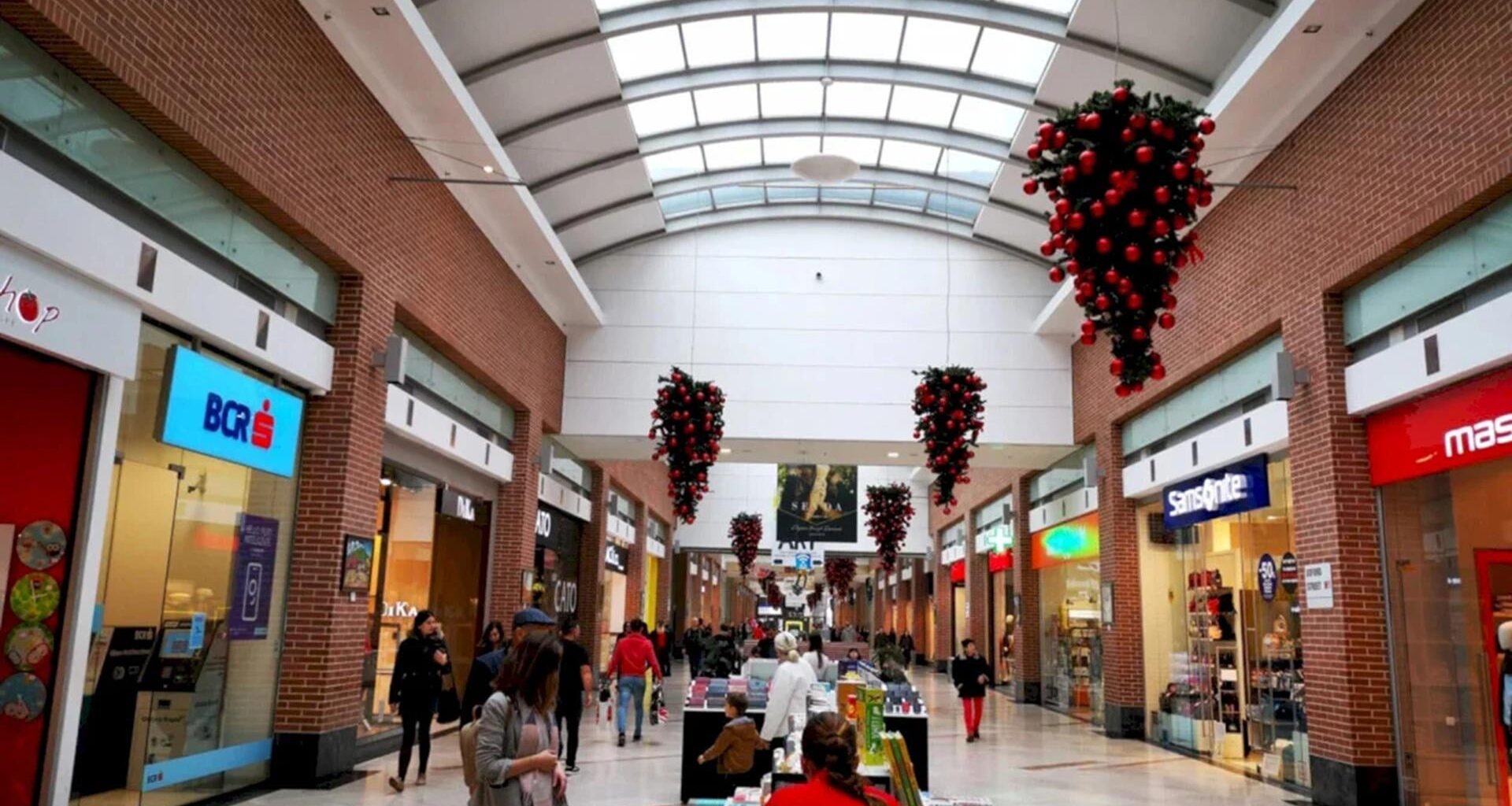 Revoluție la AFI Cotroceni. Fumatul de țigări electronice și dispozitive de vapat este de-acum interzis în incinta mall-ului