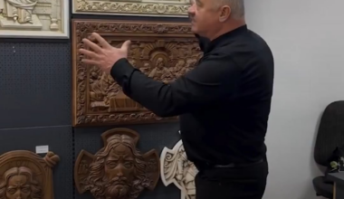 Ivan Derenko is a craftsman from Ivano-Frankivsk region. In 2024, he met a baby roe deer in the forest and took it home. After many videos with the animal, Mr. Ivan was offered to take other roe deer that people met. So the man had his own mini-reserve.