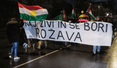 Današnji shod proti agresiji nad kurdsko in drugimi skupnostmi v Siriji