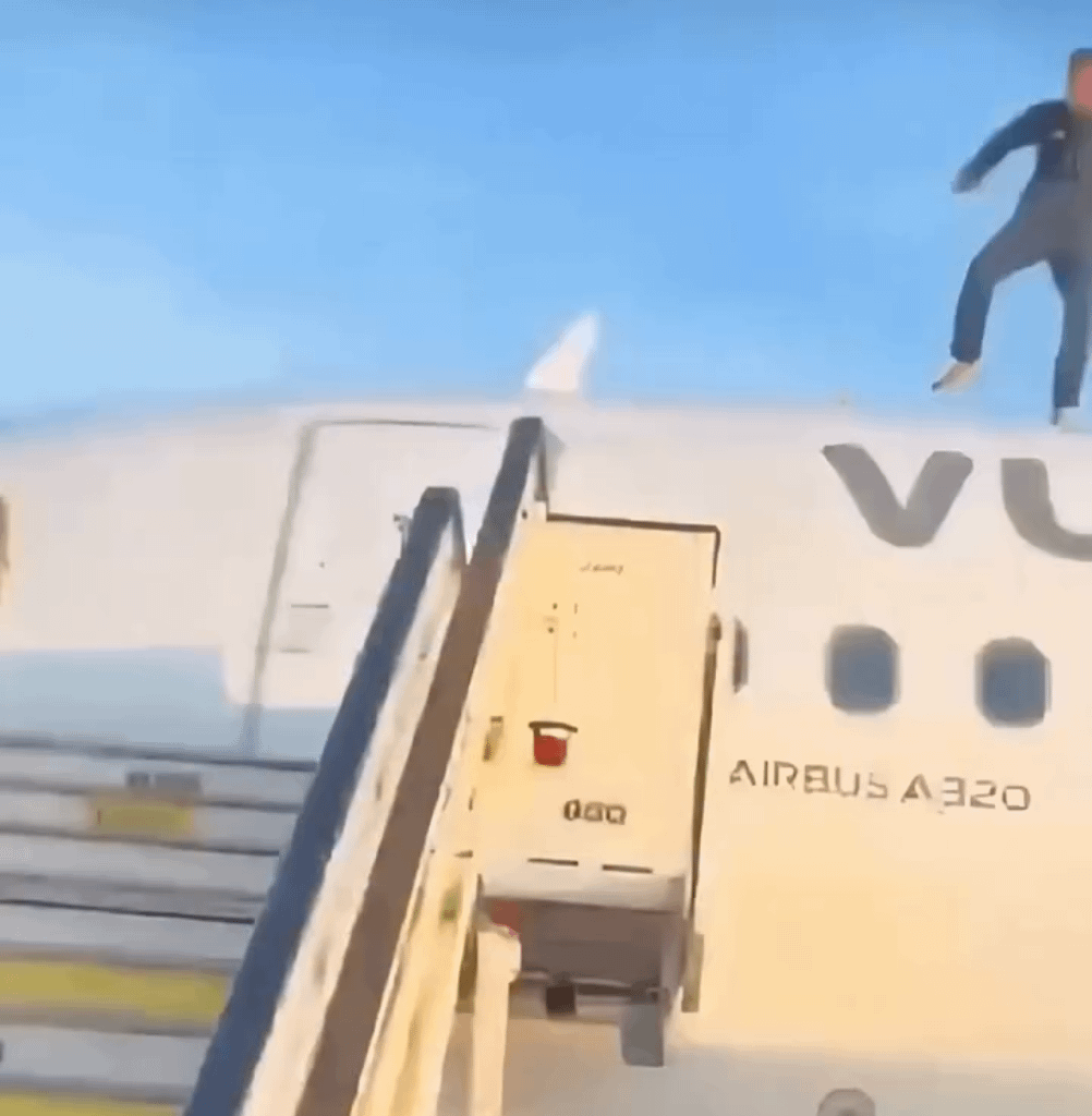 Man climbs Airbus A320 in Spain