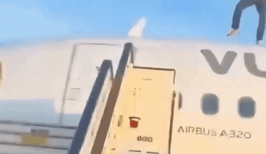Man climbs Airbus A320 in Spain