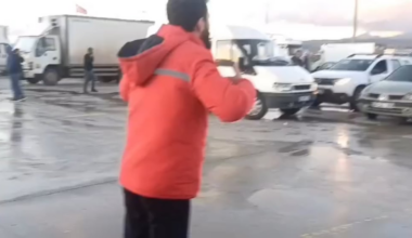 Migros İşçisi Polise İsyan Etti: "Bunlar da suç işliyor, müdahale etsene! Ben halkım, senin benim yanımda olman lazım!"