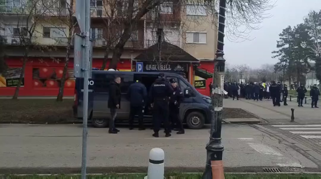 Rasprava sa ćaci policijom nakon incidenta u Kuli